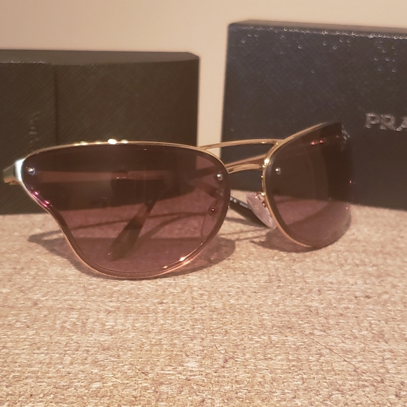 Prada Catwalk Sunglasses PR74VS (101) - Picture 14 of 16